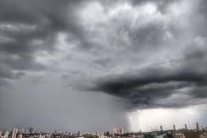 Defesa Civil emite alerta de tempestade com ventos de até 100 km/h para as próximas 24 horas