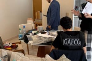 Delegado e esposa são investigados por desvio milionário em Goiás