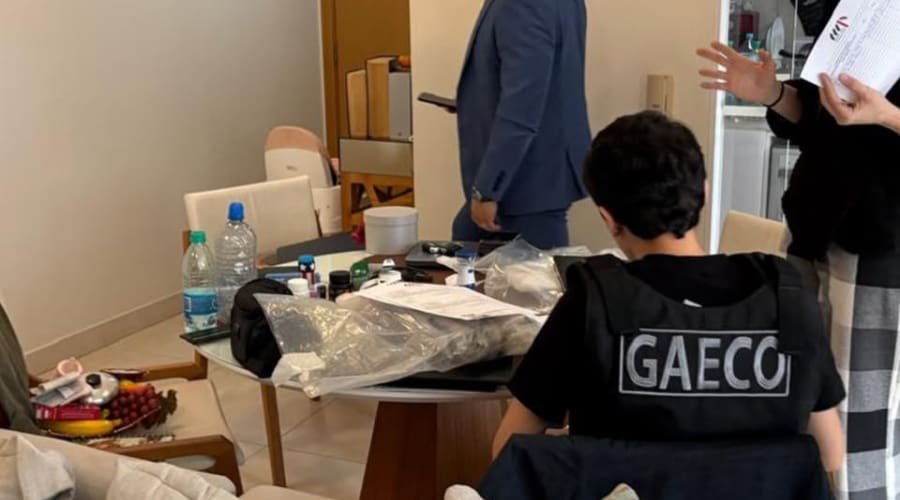 Delegado e esposa são investigados por desvio milionário em Goiás
