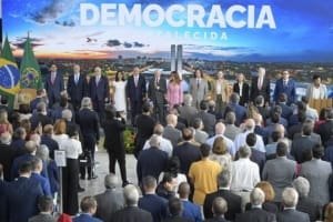 Evento em defesa da democracia lembra os dois anos dos atos golpistas em Brasília e reforça pedidos de punição