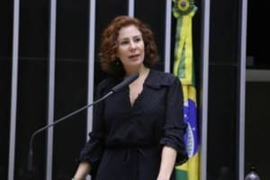 Deputada Carla Zambelli é presa na Itália, diz Ministério da Justiça