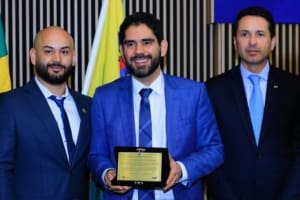 Deputado Lincoln Tejota recebe título de cidadão aparecidense