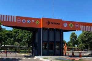 Detran simplifica atividade de autoescolas e instrutores de trânsito
