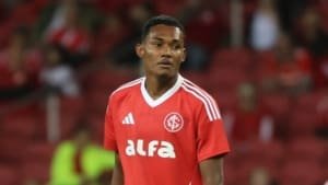 Goiás empresta atacante da base de graça para o Inter e ele estreia no profissional com apenas 16 anos Goiás
