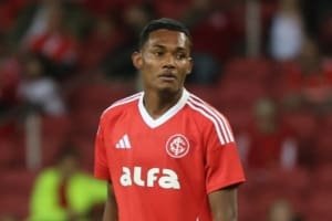 Goiás empresta atacante da base de graça para o Inter e ele estreia no profissional com apenas 16 anos