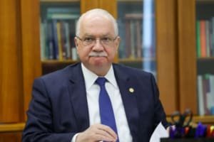 Edson Fachin é eleito presidente do STF; Moraes será o vice