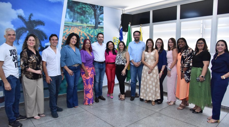 Educação de Aparecida pactua novas metas do AlfaMais para 2025 e comemora 4 escolas premiadas