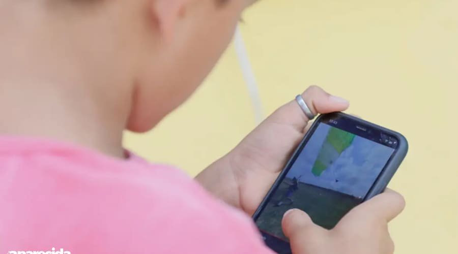 Escolas da educação básica iniciam ano letivo com proibição de celular