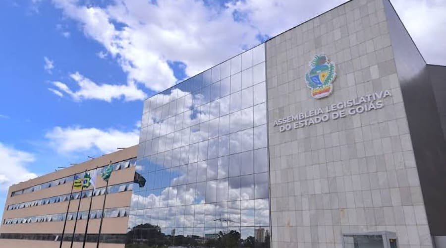 FARTURA NO NATAL: ALEGO aprova gratificação de R$ 11,5 MIL para Deputados