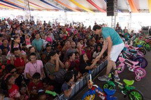 Festa da Criança da Prefeitura de Aparecida reúne 10 mil na Cidade Adm