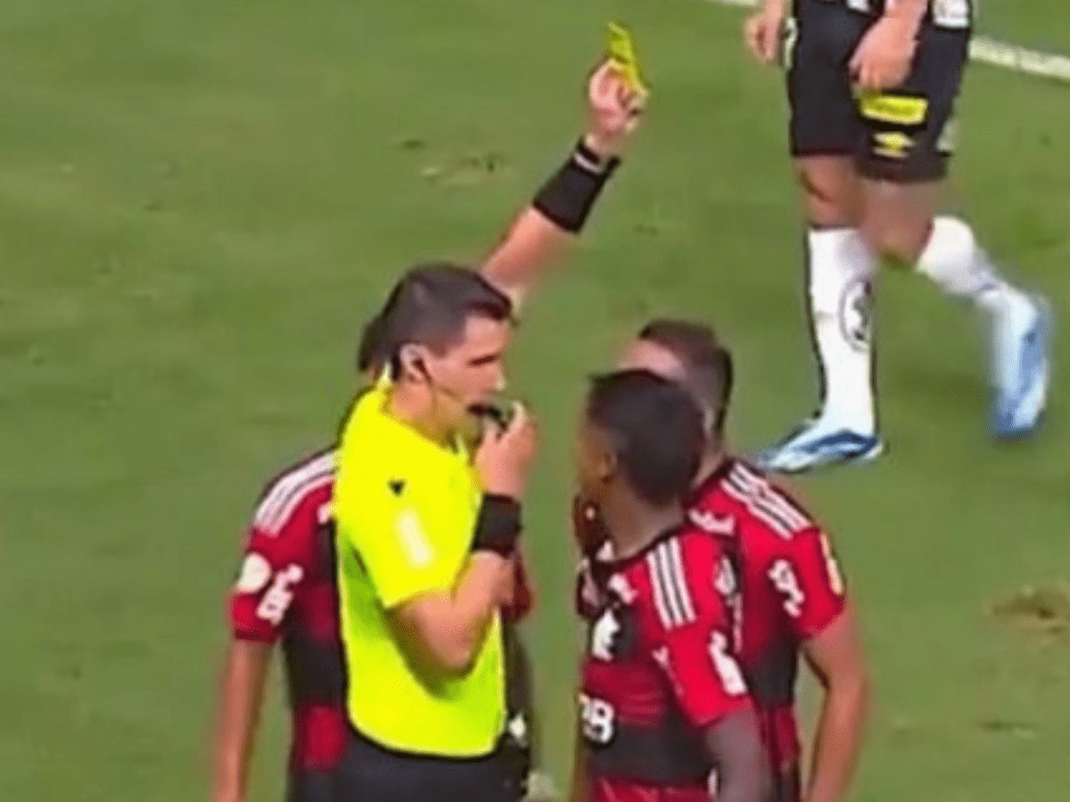 Bruno Henrique foi indiciado por tomar amarelo contra o Santos em 2023 / Reprodução