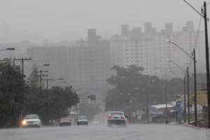 Frente fria provoca alerta de tempestades em 73 cidades de Goiás