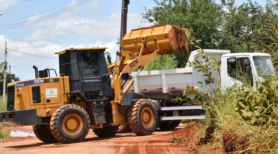 Gestão Vilela reforça limpeza urbana e recolhe mais de 15 mil toneladas de entulho em Aparecida