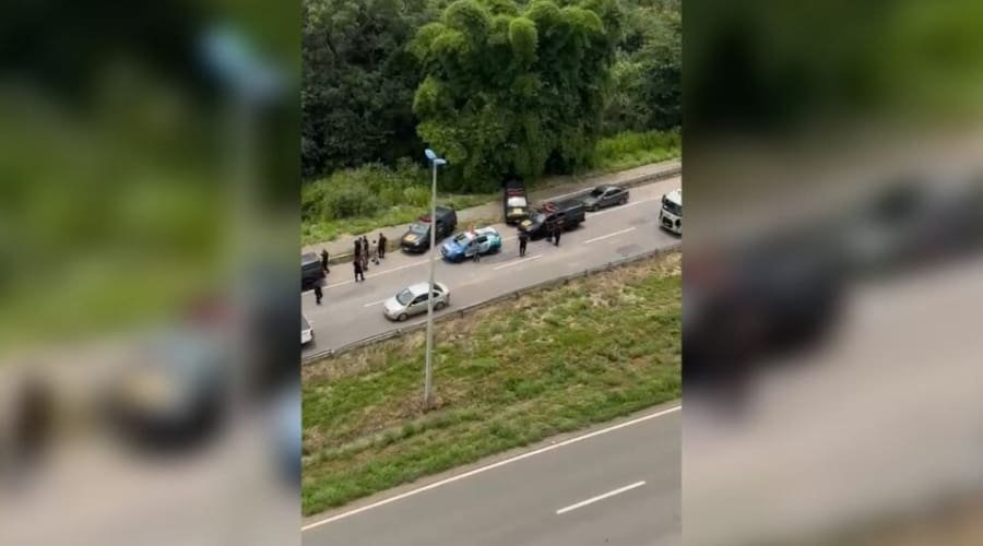 Homem que dirigia camionete roubada em SP morre em confronto com a Rotam