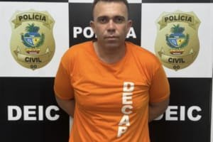Homem que furtou armas de delegacia é preso após tentar vendê-las pela internet
