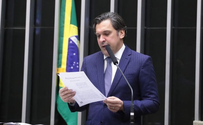Projeto proíbe cláusula em convenção condominial que restrinja a locação de imóvel para partidos Discussão e votação de propostas legislativas. Dep. Isnaldo Bulhões Jr. (MDB-AL)
