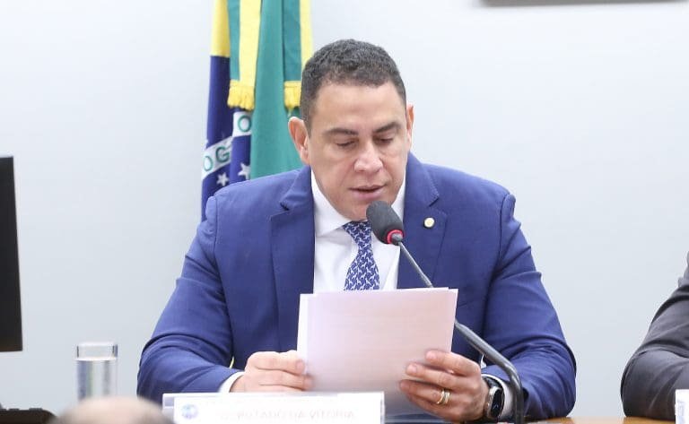 Projeto proíbe empresa com menos de dois anos de atuação de realizar pesquisa eleitoral Audiência Pública - Educação e trabalho: impactos e desafios da Inteligência Artificial para o século XXI. Dep. Da Vitoria (PP - ES)