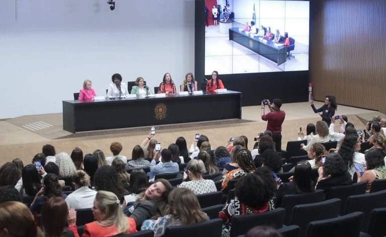 Coletivos de mulheres apresentam projetos que querem aprovar no Congresso Seminário - Elas querem equidade: a força dos coletivos