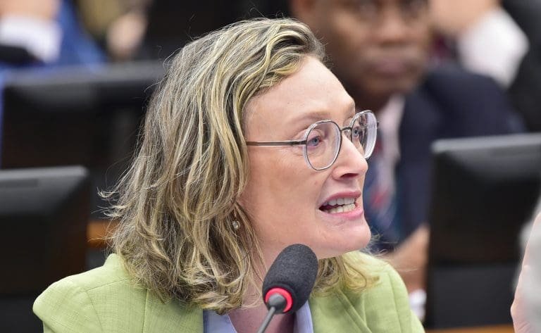 Apreciação de parecer a proposta de suspensão de mandato. Dep. Maria do Rosário (PT - RS)