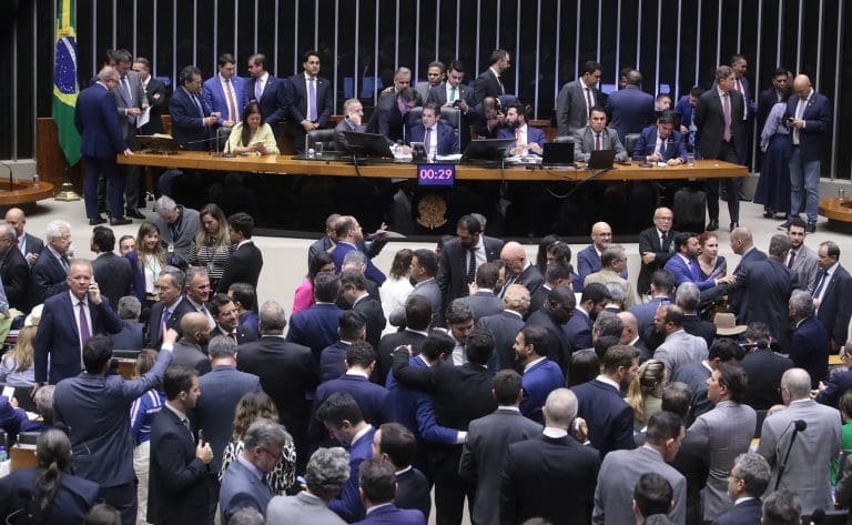 Discussão e Votação de Propostas Legislativas.