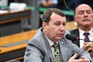 Projeto aprovado em comissão libera igrejas e partidos de regras de tratamento de dados pessoais da LGPD