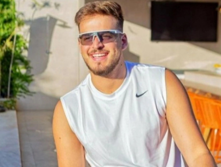 Jon Vlogs rebate youtuber sobre comprar seguidores. Leia!