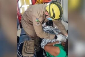 Jovem dá à luz na varanda de casa com ajuda de bombeiros, em Planaltina