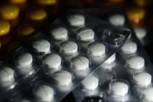 Juiz suspende norma que autoriza farmacêuticos a prescreverem remédios