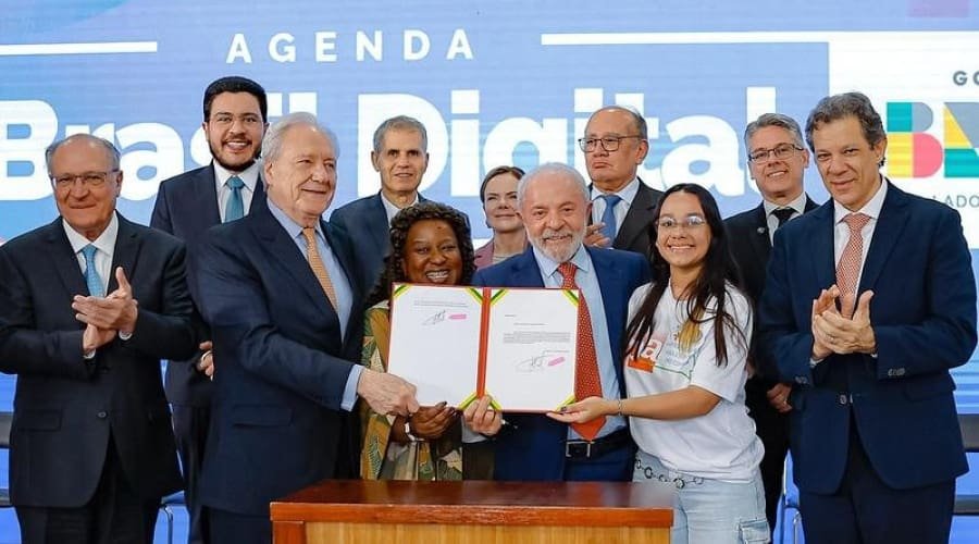 Lula sanciona lei contra adultização de crianças nas redes