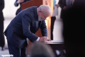 Lula sanciona regra que limita aumento do salário mínimo
