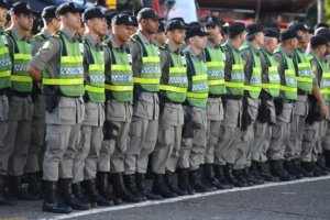 Lula veta idade máxima de 35 anos em concursos da PM e Bombeiros
