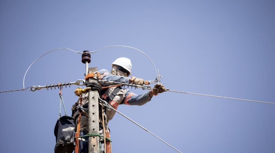Manutenção elétrica deixa bairros de Aparecida sem energia