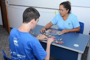 Médico diz que grande desafio de pessoas autistas é transição para a vida adulta