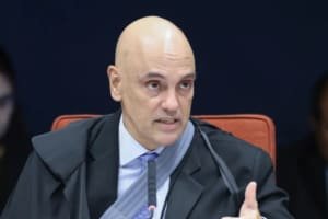 Moraes decide não prender Bolsonaro por descumprimento de cautelar