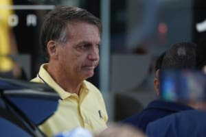 Moraes determina vigilância integral de Bolsonaro pela polícia penal