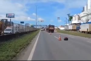 Motociclista morre atropelado por caminhão na BR 153, em Goiânia