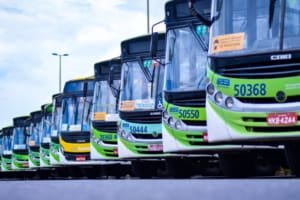 Motoristas de ônibus em Goiânia cobram reajuste e ameaçam greve