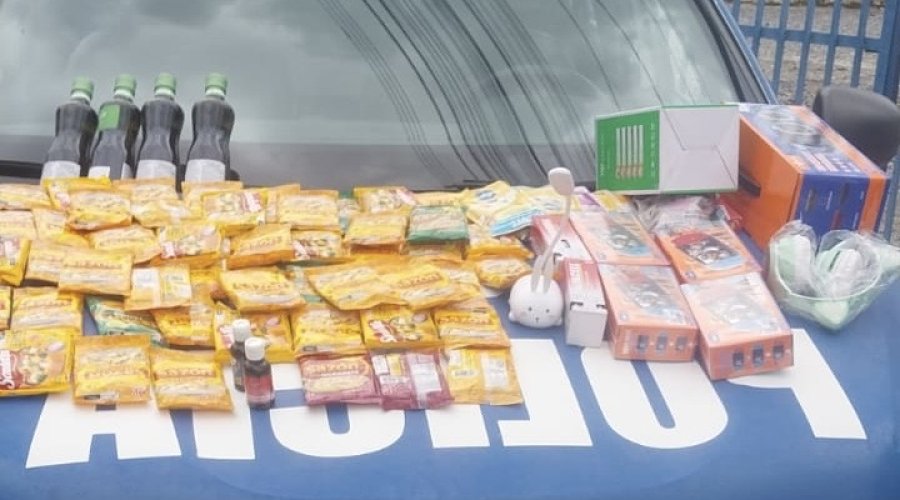 Mulher é presa após furtar supermercado e loja de utilidades