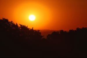 Nova onda de calor atinge Brasil com temperaturas até 7°C acima da média