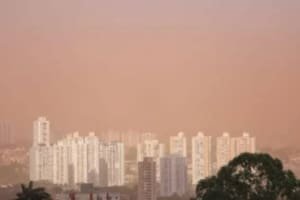 Nuvem de poeira cobre o céu de Goiânia e temperaturas devem cair nos próximos dias, dizem especialistas
