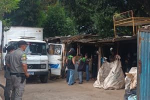 Operação notifica seis ferros-velhos e prende um por receptação na região do Garavelo, em Aparecida