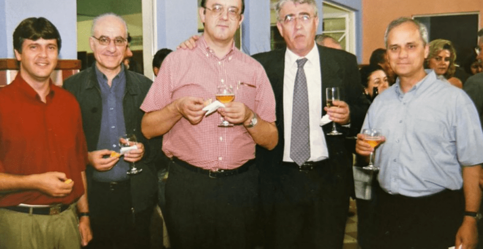 Internautas resgatam foto do papa Leão XVI bebendo cerveja no Brasil em 2004. Veja!