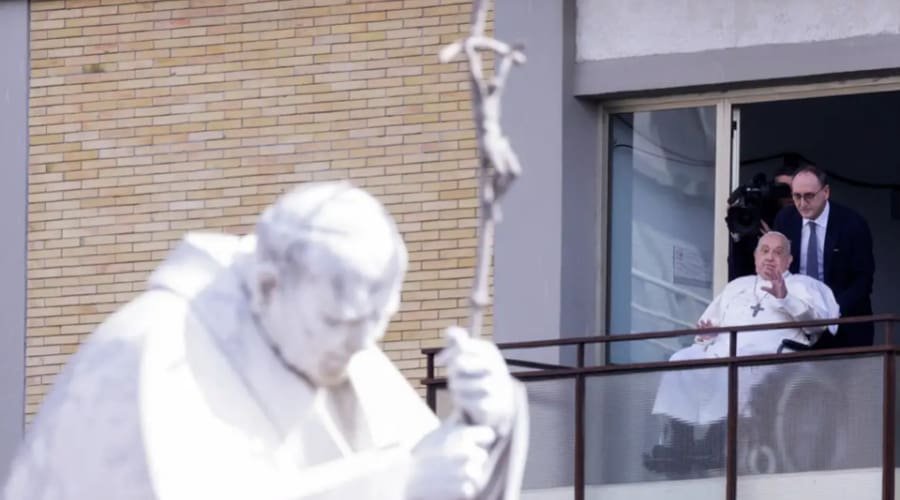 Papa Francisco deixa o hospital após quase 40 dias internado