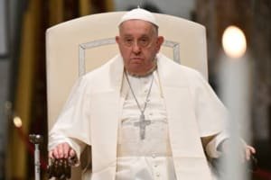 Papa Francisco tem noite tranquila, mas quadro de saúde ainda inspira cuidados, diz Vaticano