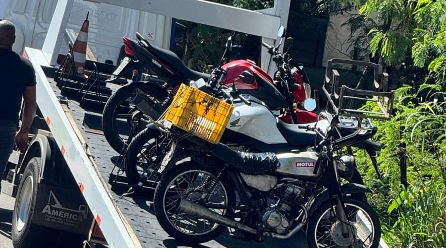PM e SMTA apreendem 19 veículos e recuperam moto roubada