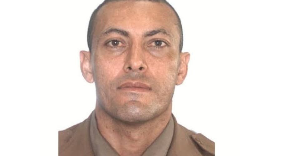 PM morre após ser baleado por homem que faz família refém, em Niquelândia, diz polícia