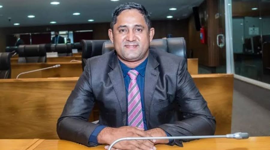 Prefeito do Maranhão atrasa salário de professores e culpa tarifaço de Trump