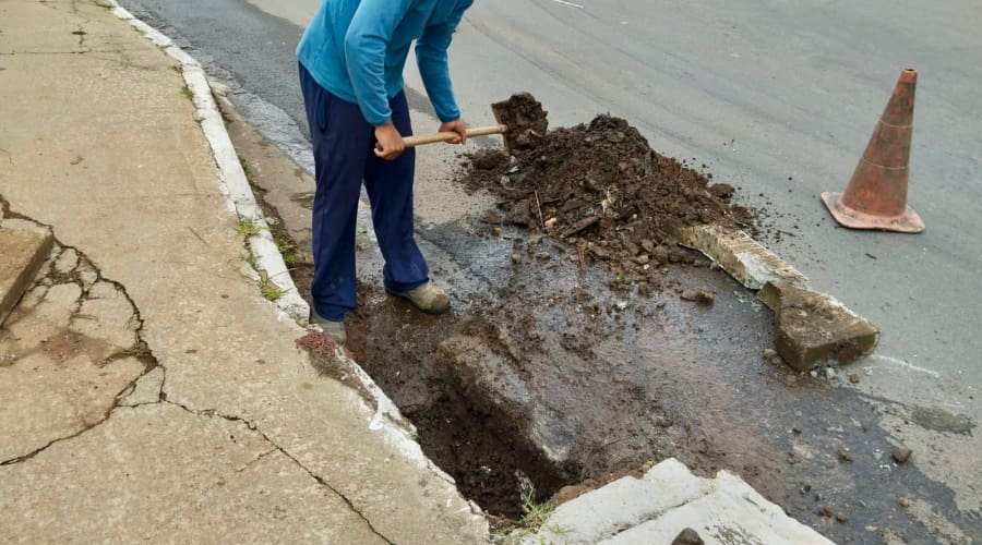 Prefeitura de Aparecida intensifica limpeza de bocas de lobo