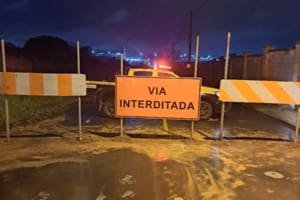 Prefeitura de Aparecida interdita ponte na Avenida Toledo, próximo ao Cemitério Jardim da Paz sob risco de desabamento