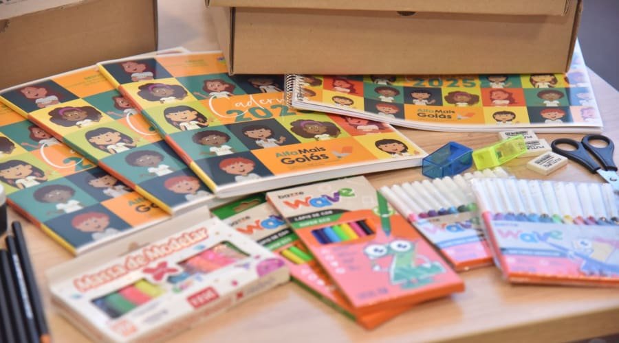 Prefeitura de Aparecida recebe 20 mil kits escolares para 2026